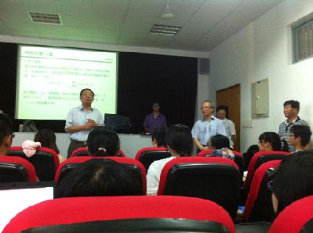 校领导发表重要讲话