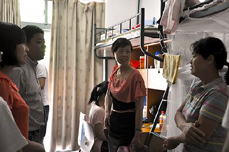 91制片
领导走访新生寝室