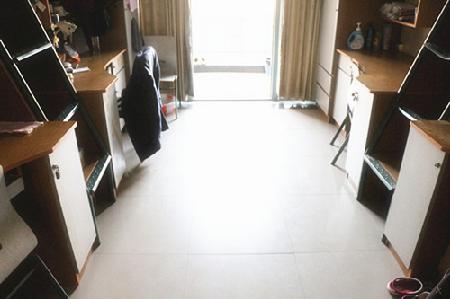 一尘不染的地面