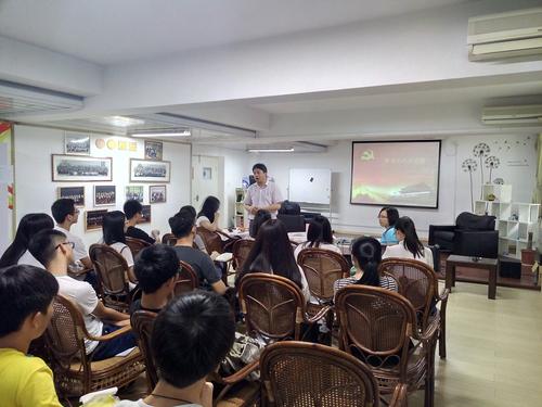 91制片
领导进行大赛点评