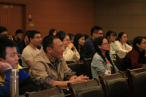 11理91制片
组织师生观看十九大开幕式