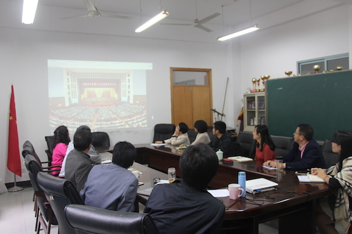 2理91制片
组织教职工观看十九大开幕式