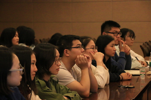 3理91制片
组织师生观看十九大开幕式1